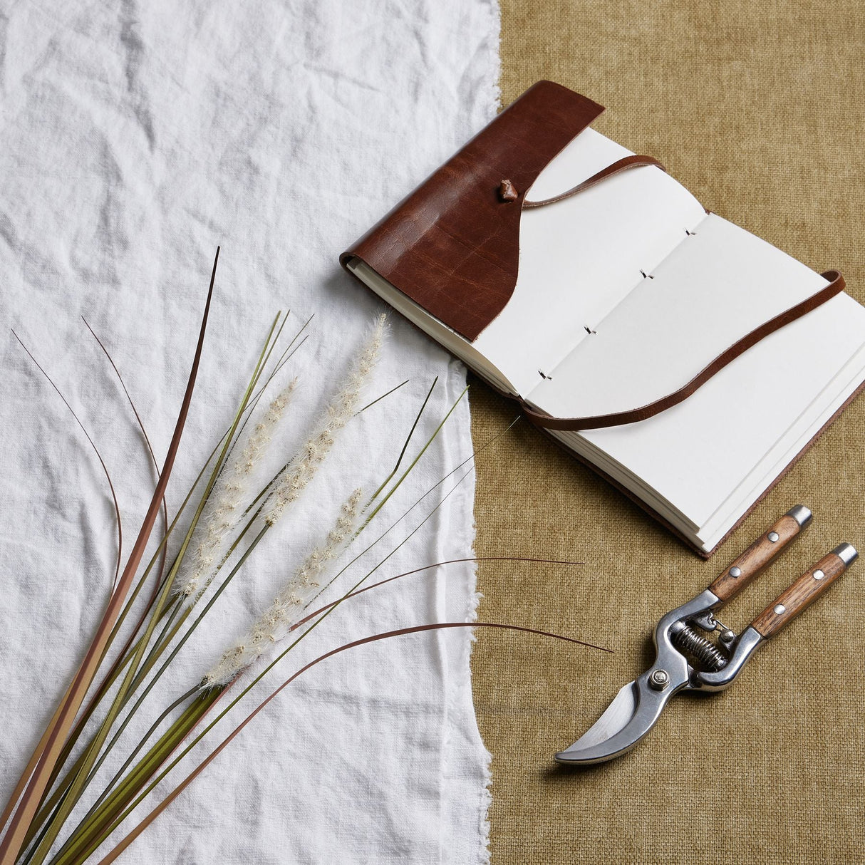 Beatrice Cream Triple Grass Stem
