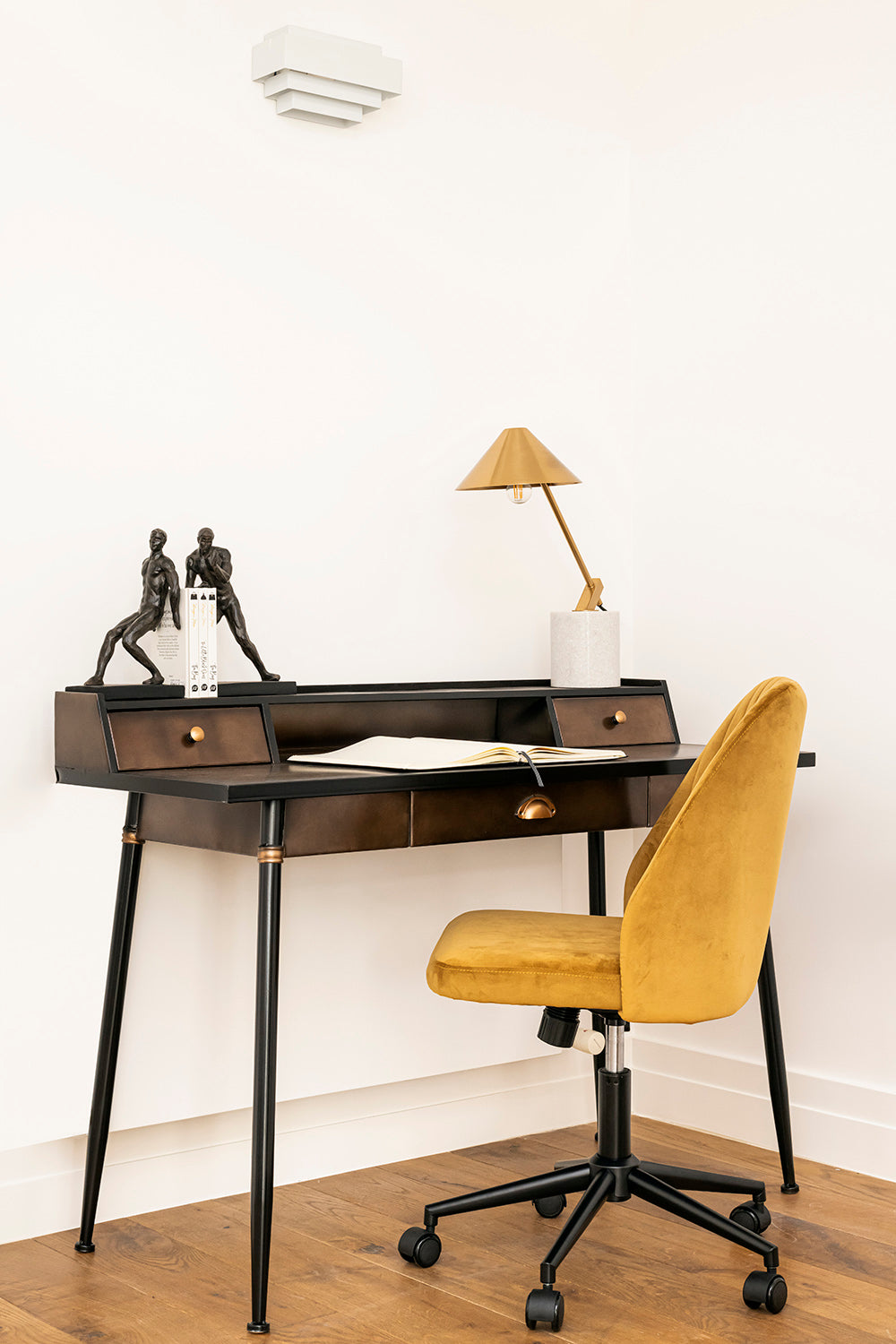 Aurore Push and Pull Men Bookends